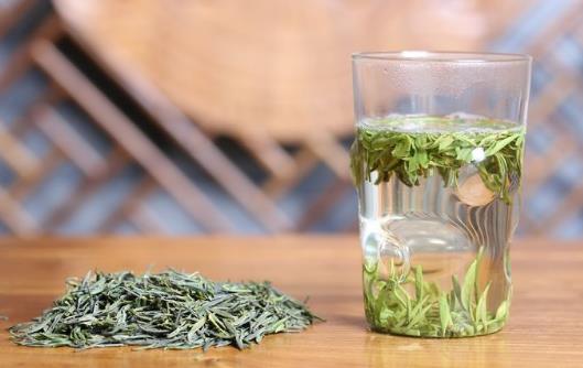 口臭很尷尬，不妨多吃這四種食物