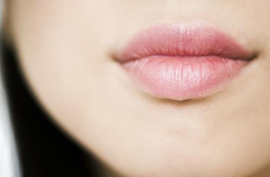 嘴角四周長痘 內因外顯 這些方法可有效去除嘴角長痘