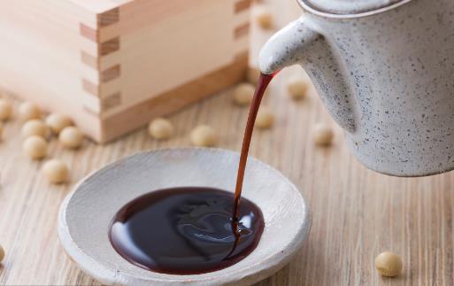 傳統(tǒng)調(diào)味品醬油的種類 醬油最營(yíng)養(yǎng)的吃法