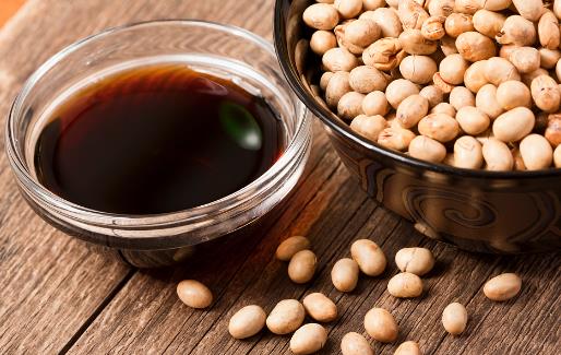 傳統(tǒng)調(diào)味品醬油的種類 醬油最營(yíng)養(yǎng)的吃法