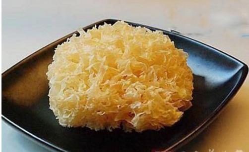 銀耳營(yíng)養(yǎng)價(jià)值高 春季止咳潤(rùn)肺可吃它