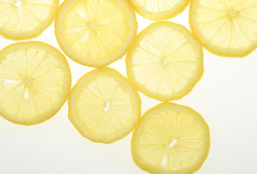 女人臉上斑點產生的原因以及消除方法