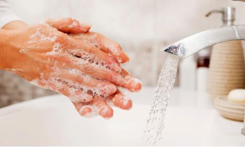 手掌皮膚粗糙影響美觀 緩解起皮避免接觸刺激性物質