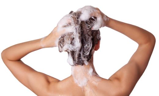 頭屑很嚴重滿頭都是怎么辦？4個好方法幫你來應對