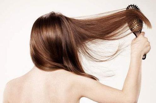 常梳頭有3大好處 但要掌握3個(gè)小技巧