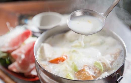 牛奶是富含營養價值的天然飲品 挑選牛奶的方法