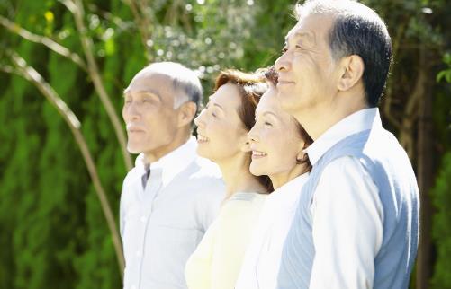 被骨質(zhì)疏松“盯上”怎么辦？專家：需要長(zhǎng)期治療