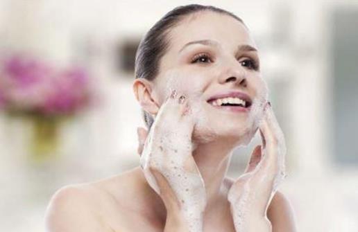 臉部經常出油的人更不健康？ 如何護理油性肌膚