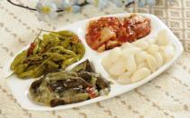 早餐不建議吃哪些食物，不吃早餐的危害：低血糖、胃炎、胃潰瘍