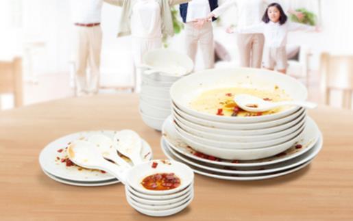 不少人洗碗還用洗潔精？蠢！教你用個(gè)小秒招，快速去油污