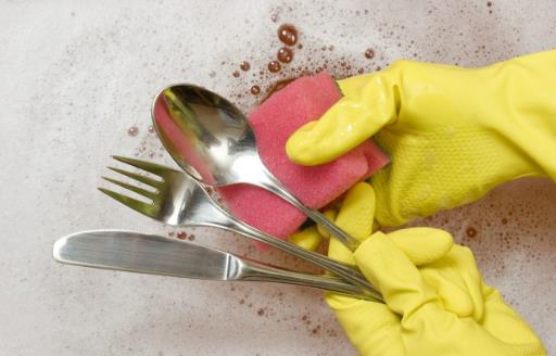 不少人洗碗還用洗潔精？蠢！教你用個(gè)小秒招，快速去油污