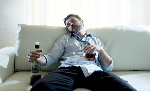 喝酒者，酒后少做4件事！喝酒時做到“3多、3少”，減少酒