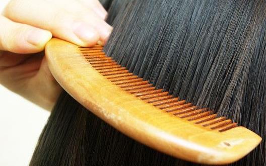 每日梳頭的好處 日梳百遍秀發飄逸