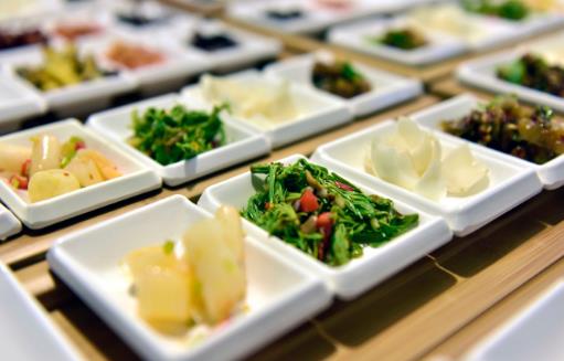 夏天炎炎吃什么？當然是涼拌菜了，十二款涼菜調味汁拿走