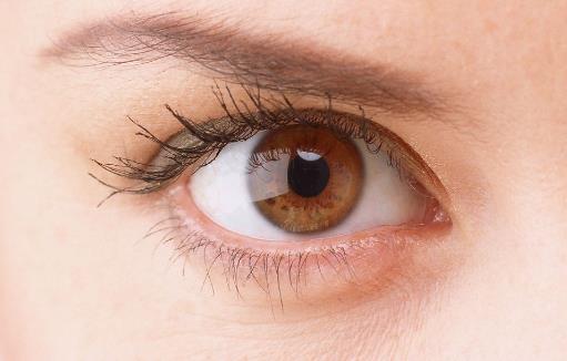 眼睛周圍這些疙瘩是什么？如何消除