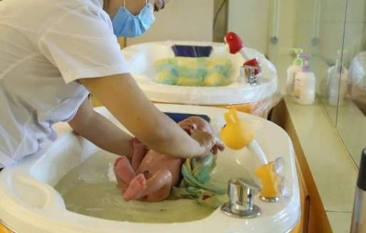 給嬰兒洗澡的方法 嬰兒洗澡注意事項