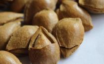 ?苦杏仁和甜杏仁的區(qū)別 食用過量對(duì)人體產(chǎn)生危害