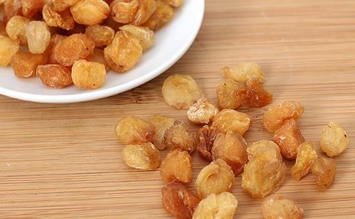 常煲土茯苓草龜湯 可清熱祛濕解毒潤膚