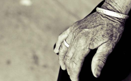 避免老人臭 擁有一個(gè)體面的老年生活