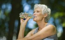 桶裝水和自來水最好的選擇是啥 教你正確的飲水養生