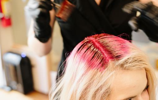 經常染發，很多人說會致癌真的嗎？醫生給出建議，做到就