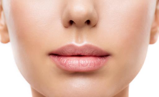 嘴巴周?chē)l(fā)黑的飲食調(diào)理 唇毛過(guò)多的去除方法