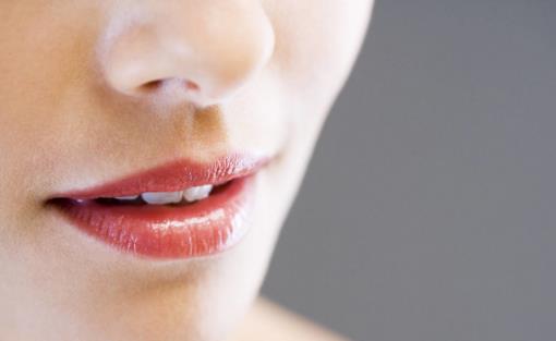 嘴巴周?chē)l(fā)黑的飲食調(diào)理 唇毛過(guò)多的去除方法