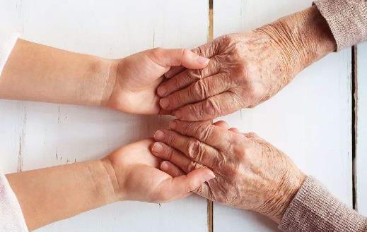 老年人出現日落綜合征 兒女要盡可能陪伴減少獨處