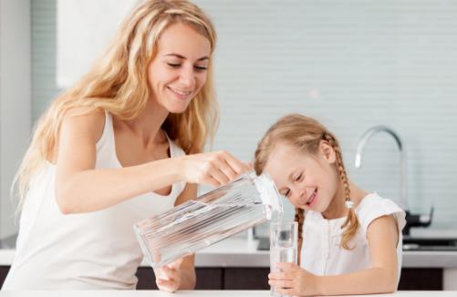 喝水時加點養肝食物 清肝毒排廢物