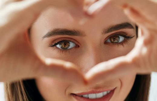 常對著電腦傷眼睛 三種護眼食物要多吃