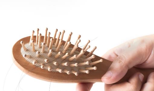 使用梳子竟然可以預(yù)防脫發(fā)