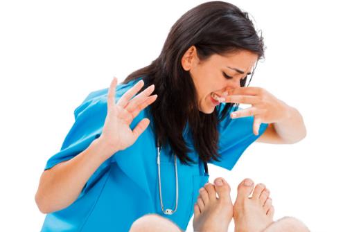 總是腳臭怎么辦？教你4招輕松去腳臭