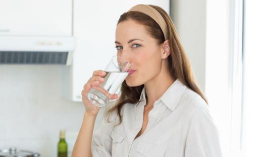 中國人為什么不能喝涼水？塞牙！