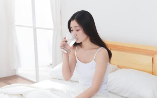 睡前哪些壞習(xí)慣會(huì)加速衰老？這六個(gè)壞習(xí)慣一定要改