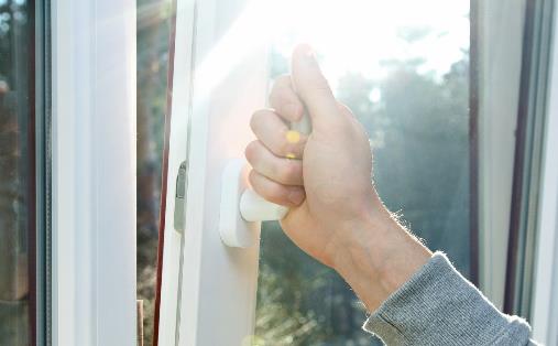 夏天到底該不該開窗 室內(nèi)空氣污染日常防護(hù)