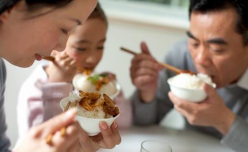 吃飯速度過(guò)快的六大傷害 能降低吃飯速度的小妙招