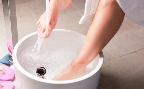 熱水泡腳有沒有好處？ 熱水泡腳要注意什么？