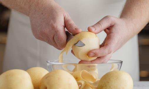 造成手部脫皮的原因 預防手脫皮日常需要做的保養