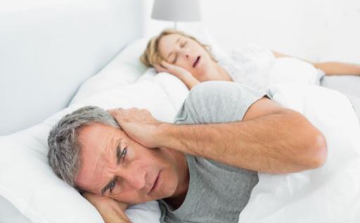 打呼嚕對(duì)身體產(chǎn)生危害 九招治療打鼾