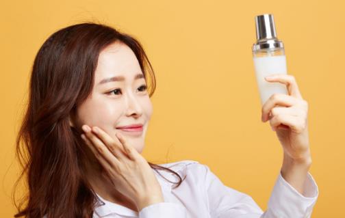 爽膚水的十大經典用法 爽膚水的正確使用方法