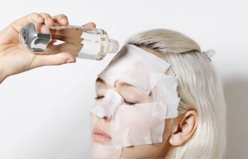 爽膚水的十大經典用法 爽膚水的正確使用方法