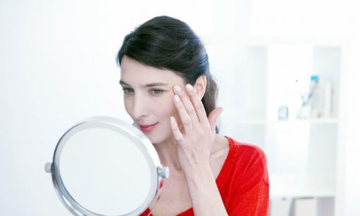 經常笑容易長眼尾紋嗎 魚尾紋該如何去除