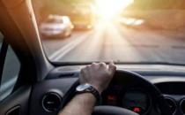 ?新手開車上路 養(yǎng)成開車的八個好習(xí)慣避開危險