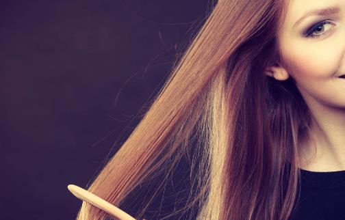 老人可把梳頭養成良好的養生法 有利于延緩大腦衰老