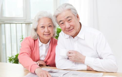 老人最關心養生問題 晨起后這樣做還能延壽