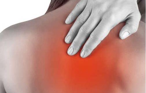 背痛突然襲擊辦公室白領 記著給自己買個腰枕