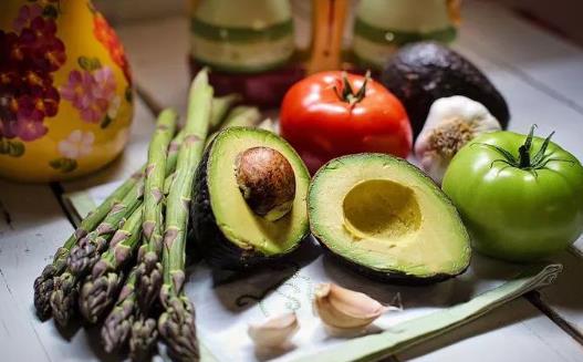 上班族的養生的禁忌 白領吃這4種水果能養生