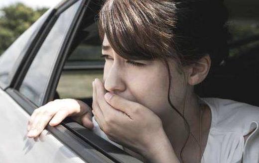 出現(xiàn)暈車嘔吐現(xiàn)象 8種食物幫你擺脫暈車