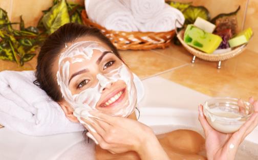 鼻子總是愛出油怎么辦 臉部出油需要全面護理