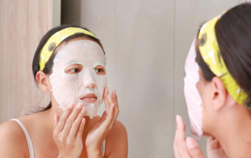 鼻子總是愛出油怎么辦 臉部出油需要全面護理